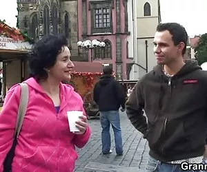 Video nackt oma-tour ...