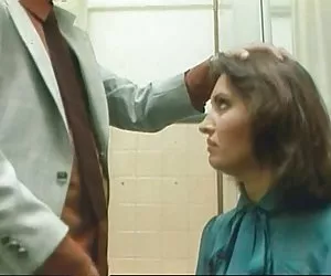 Hübsche nackte fraue ...