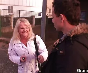 Nackte frauenschenke ...